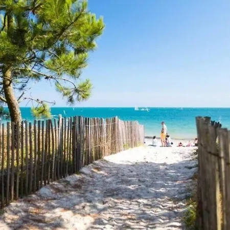 De Standing A 100m Des Plages كارناك